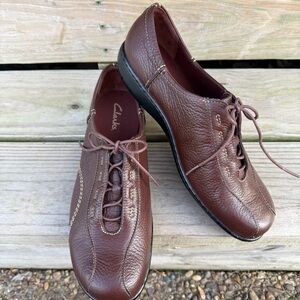 Clarks Leather Oxfords Lace Up Flats Comfort Shoes Decorative Stitching Wide 11